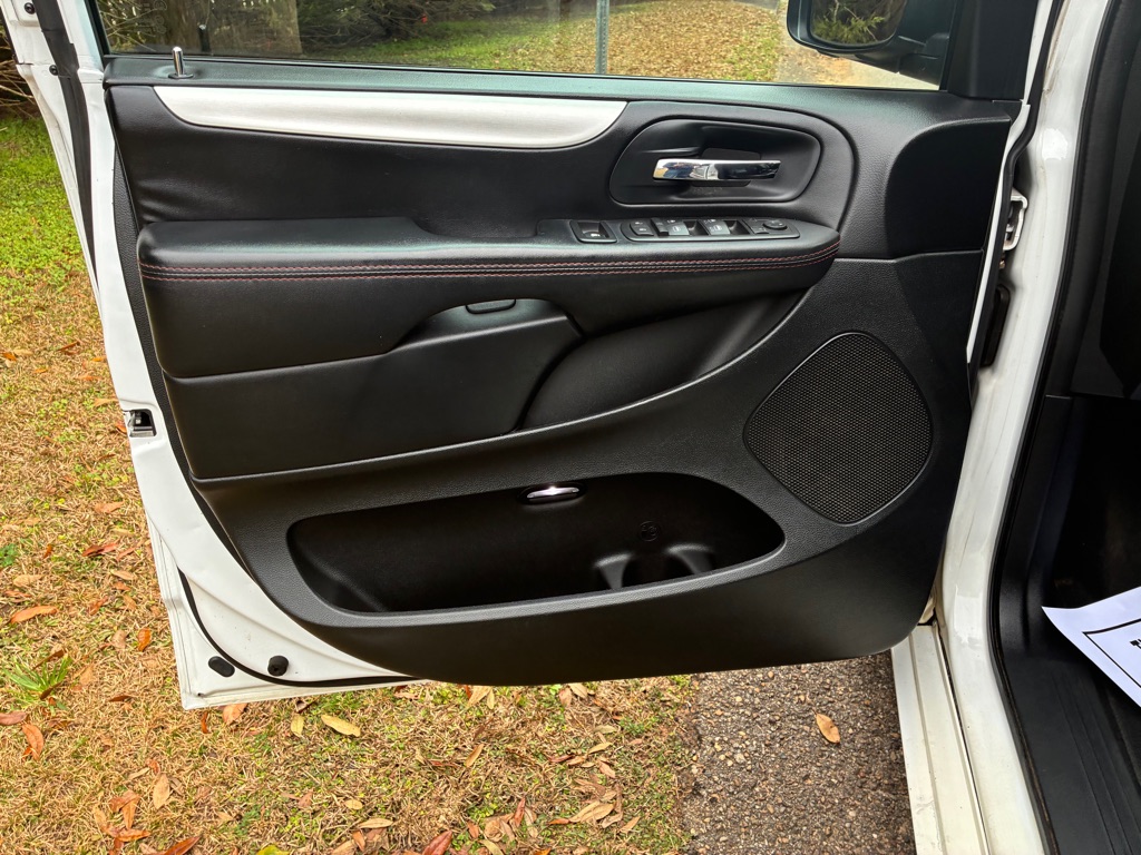 Photo 9 of this DODGE GRAND CARAVAN