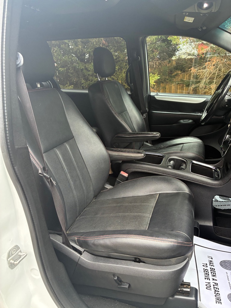 Photo 15 of this DODGE GRAND CARAVAN