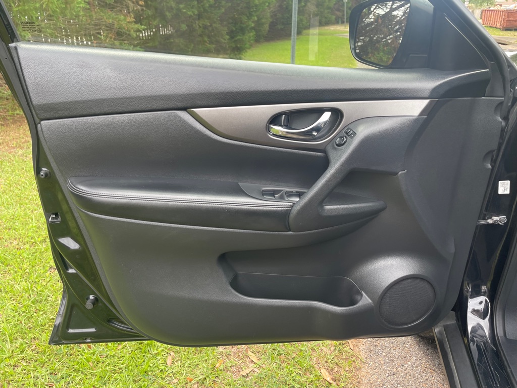 Photo 11 of this NISSAN ROGUE