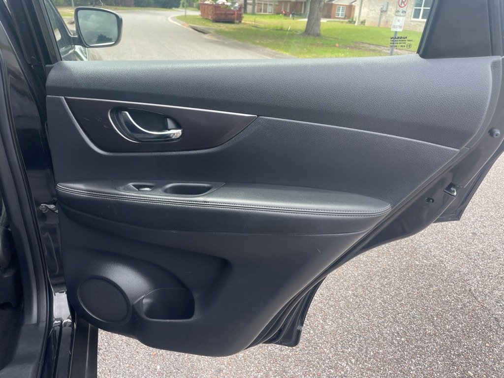 Photo 15 of this NISSAN ROGUE