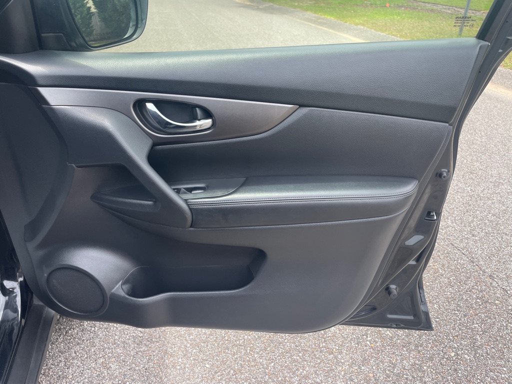 Photo 17 of this NISSAN ROGUE