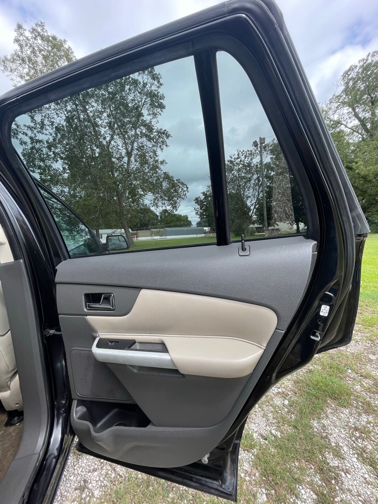 Photo 17 of this FORD EDGE