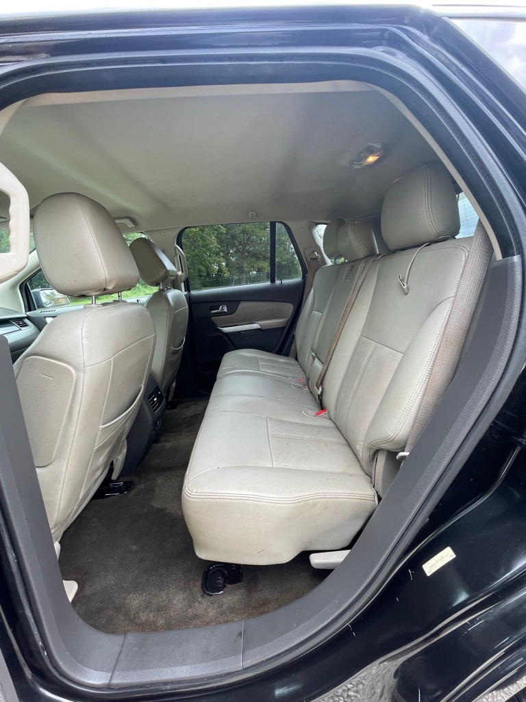 Photo 15 of this FORD EDGE