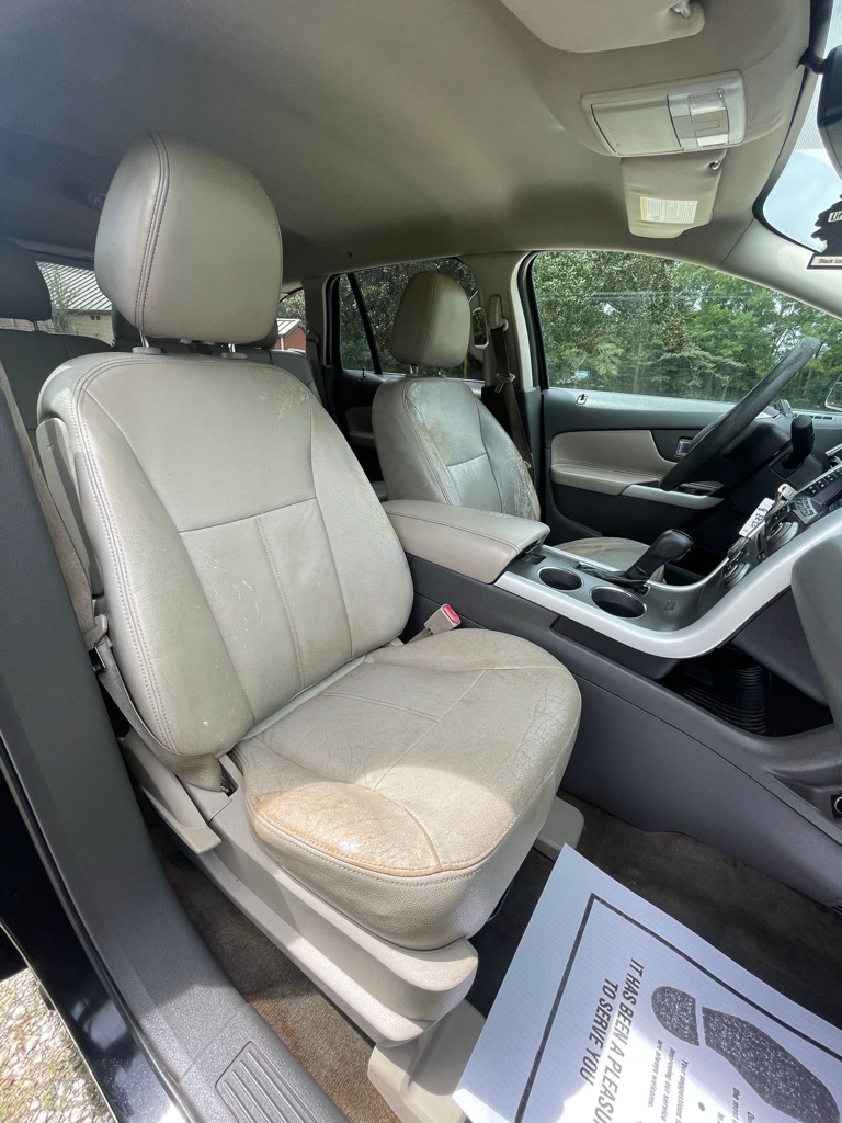 Photo 18 of this FORD EDGE