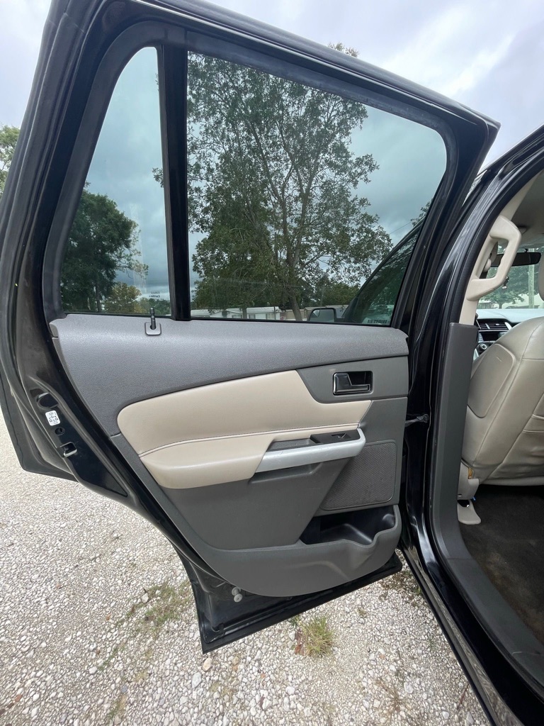 Photo 14 of this FORD EDGE