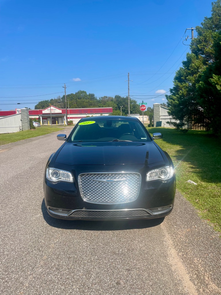 Photo 4 of this CHRYSLER 300C