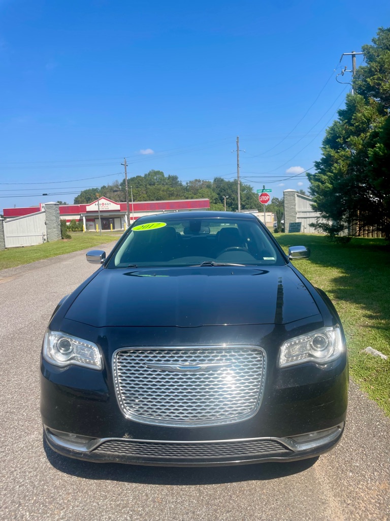 Photo 2 of this CHRYSLER 300C