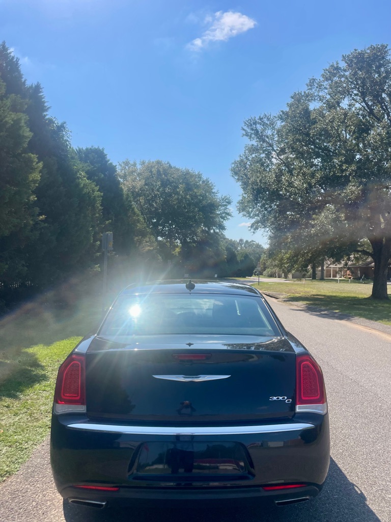Photo 5 of this CHRYSLER 300C