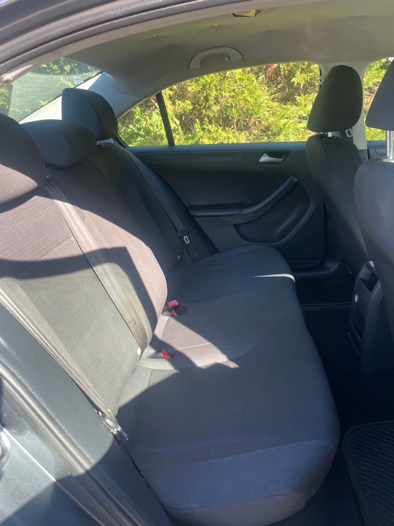 Photo 12 of this VOLKSWAGEN JETTA