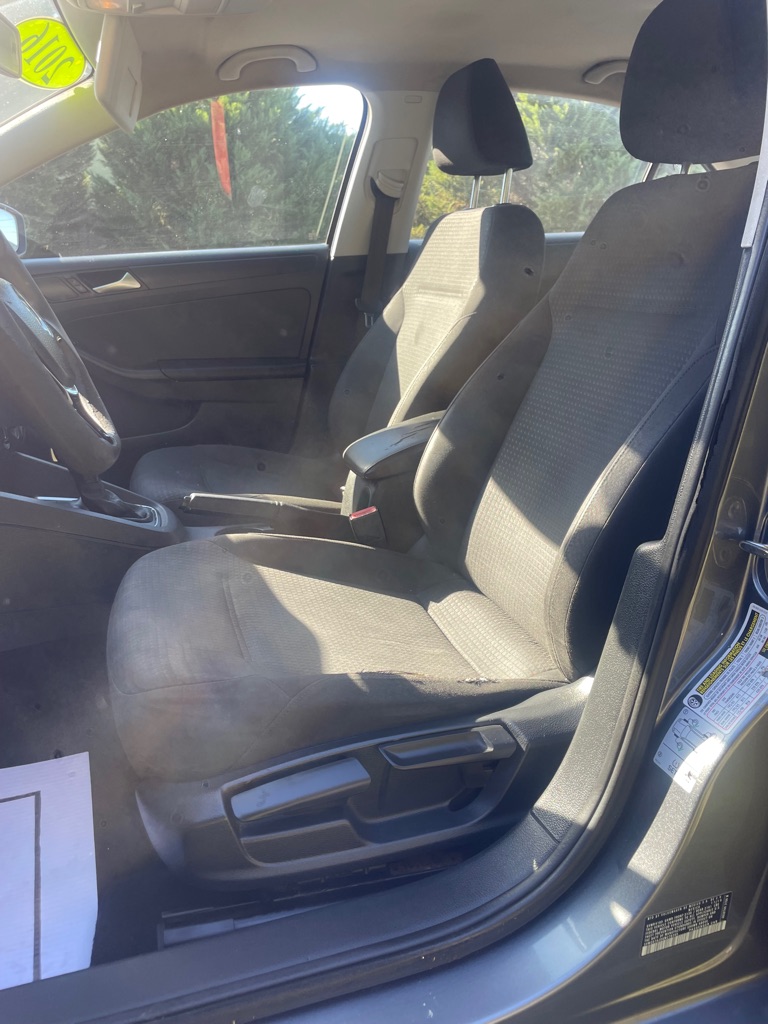 Photo 8 of this VOLKSWAGEN JETTA