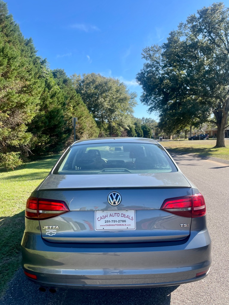 Photo 7 of this VOLKSWAGEN JETTA