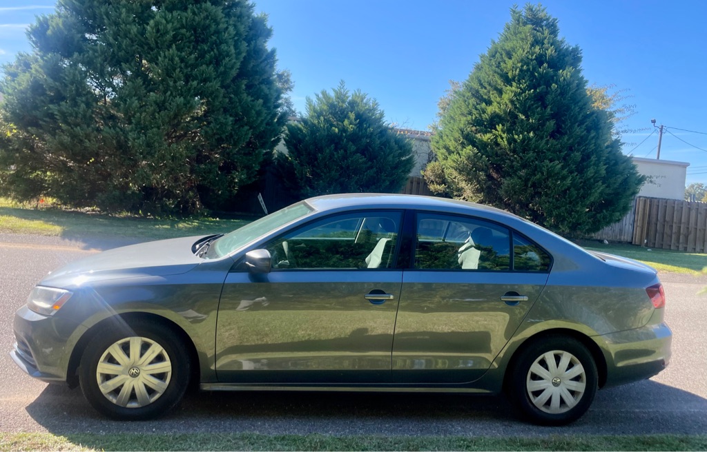 Photo 4 of this VOLKSWAGEN JETTA