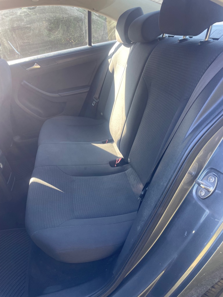 Photo 10 of this VOLKSWAGEN JETTA