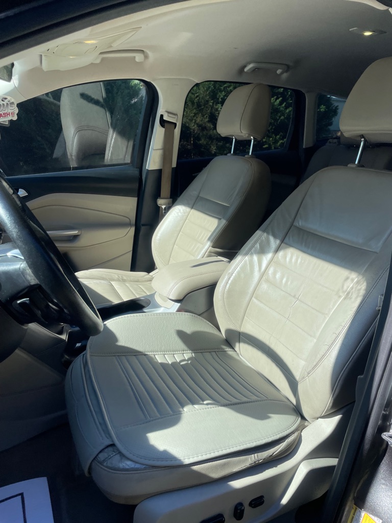 Photo 8 of this FORD ESCAPE