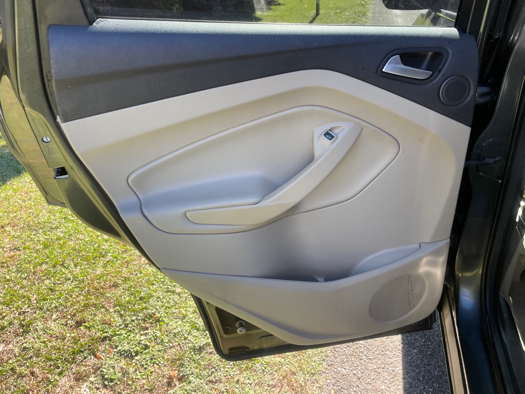 Photo 11 of this FORD ESCAPE