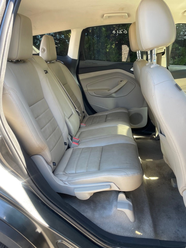 Photo 13 of this FORD ESCAPE