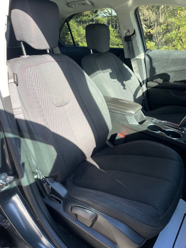 Photo 15 of this CHEVROLET EQUINOX