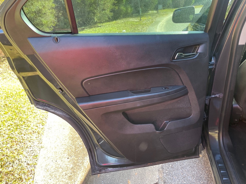 Photo 11 of this CHEVROLET EQUINOX
