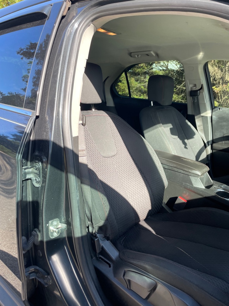 Photo 14 of this CHEVROLET EQUINOX
