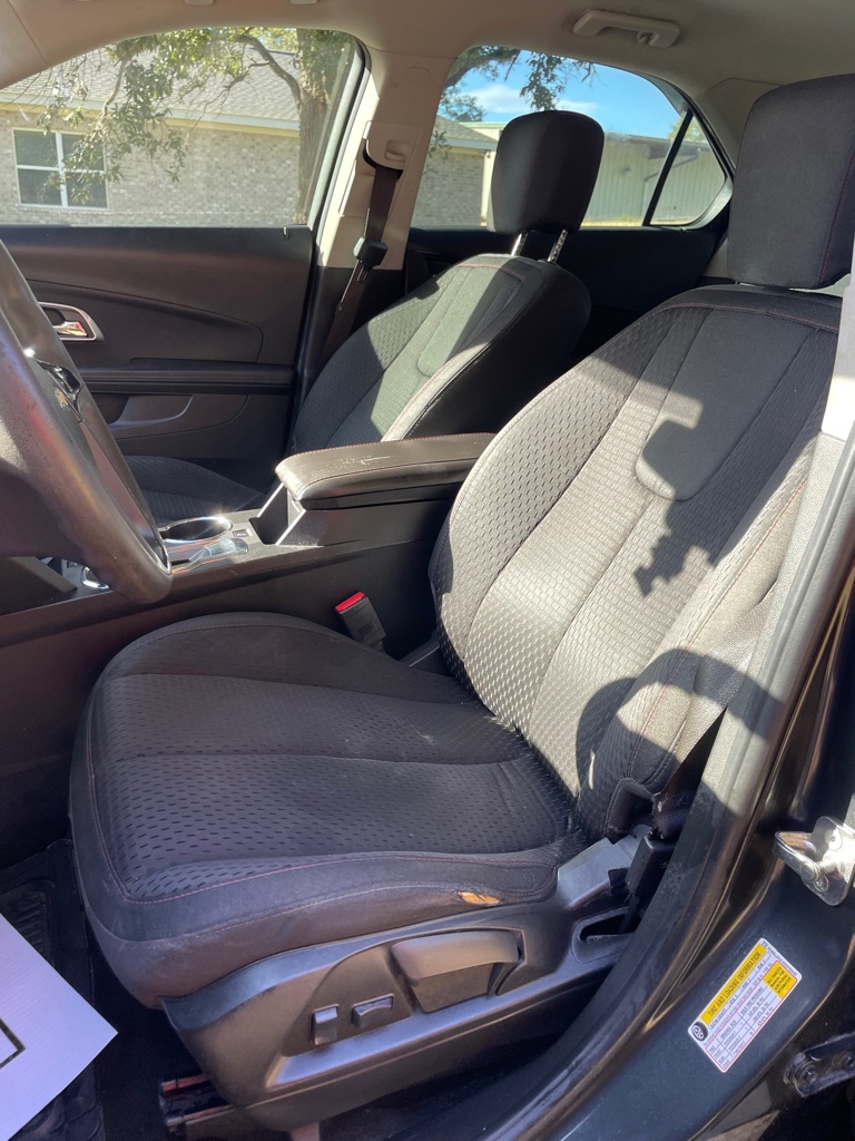 Photo 8 of this CHEVROLET EQUINOX