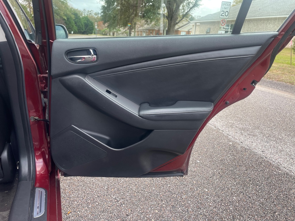 Photo 13 of this NISSAN ALTIMA