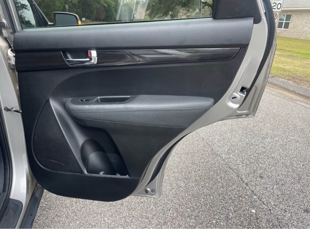Photo 14 of this KIA SORENTO
