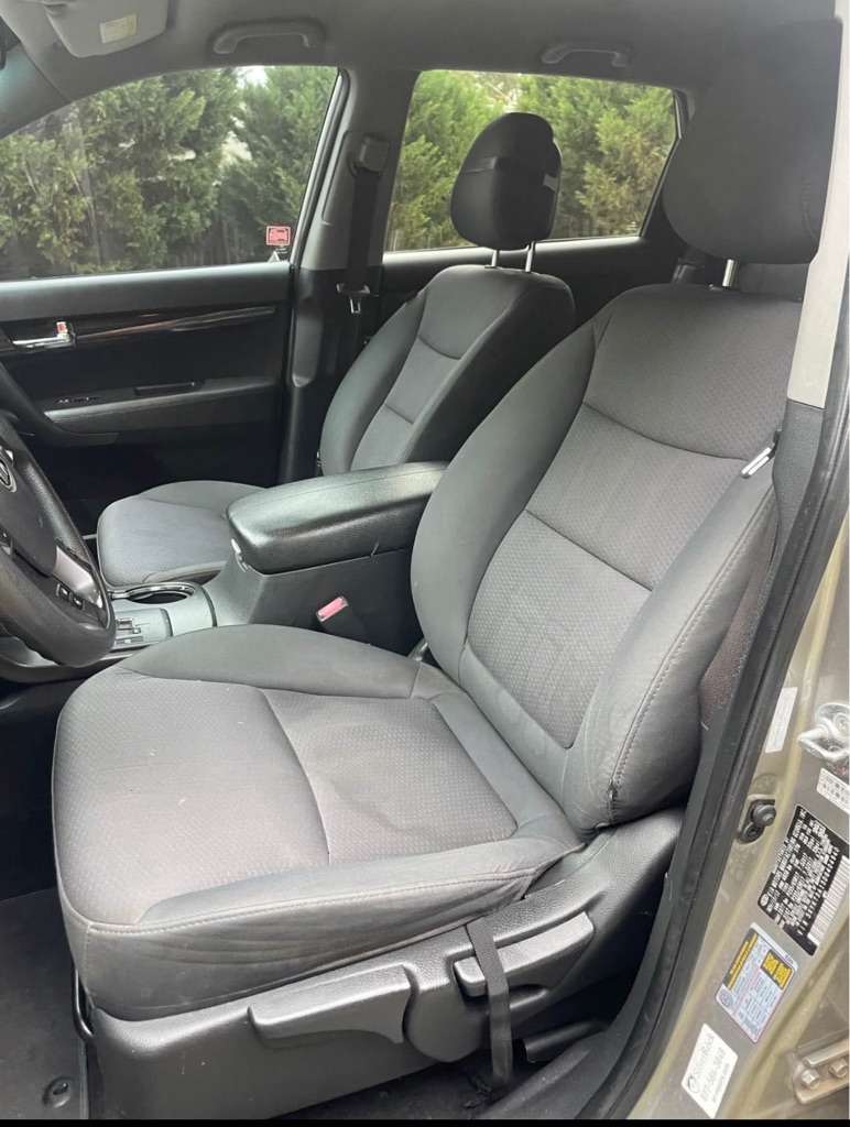 Photo 8 of this KIA SORENTO