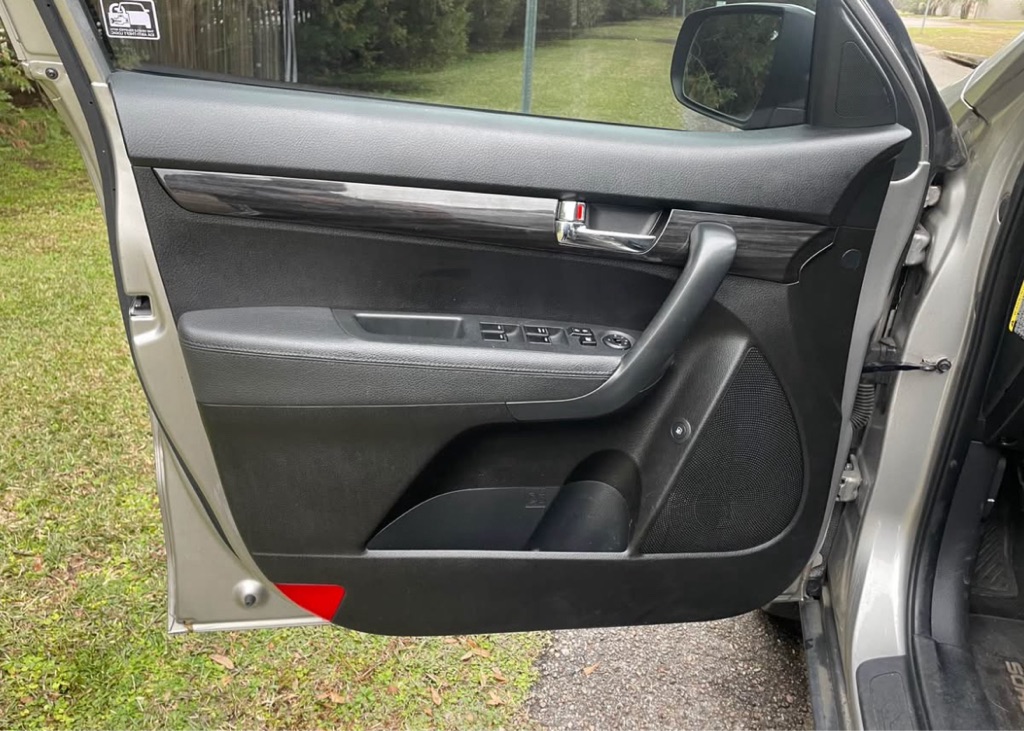 Photo 9 of this KIA SORENTO