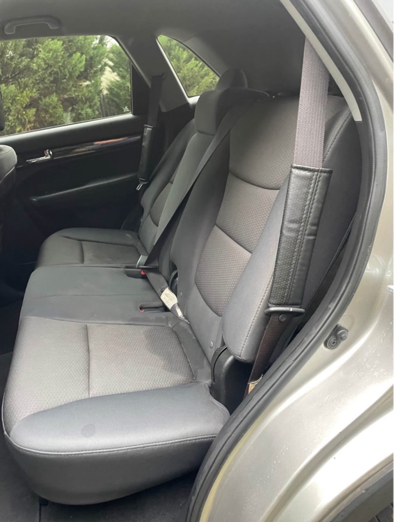 Photo 10 of this KIA SORENTO