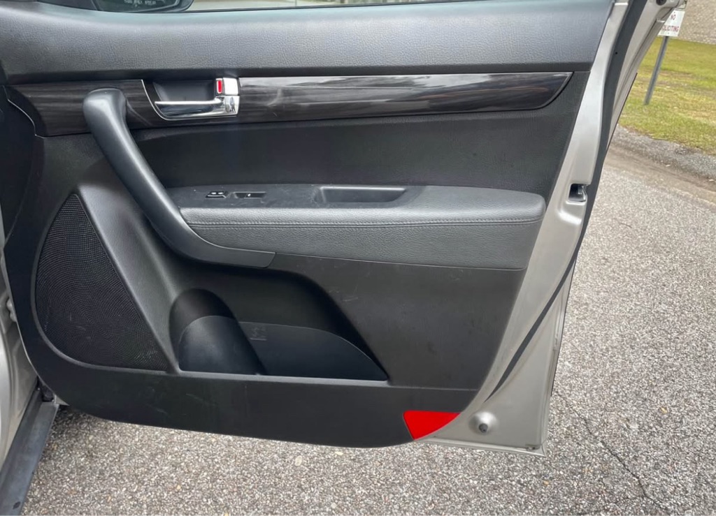 Photo 16 of this KIA SORENTO