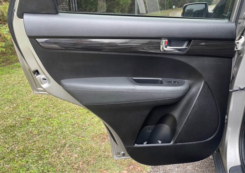 Photo 11 of this KIA SORENTO