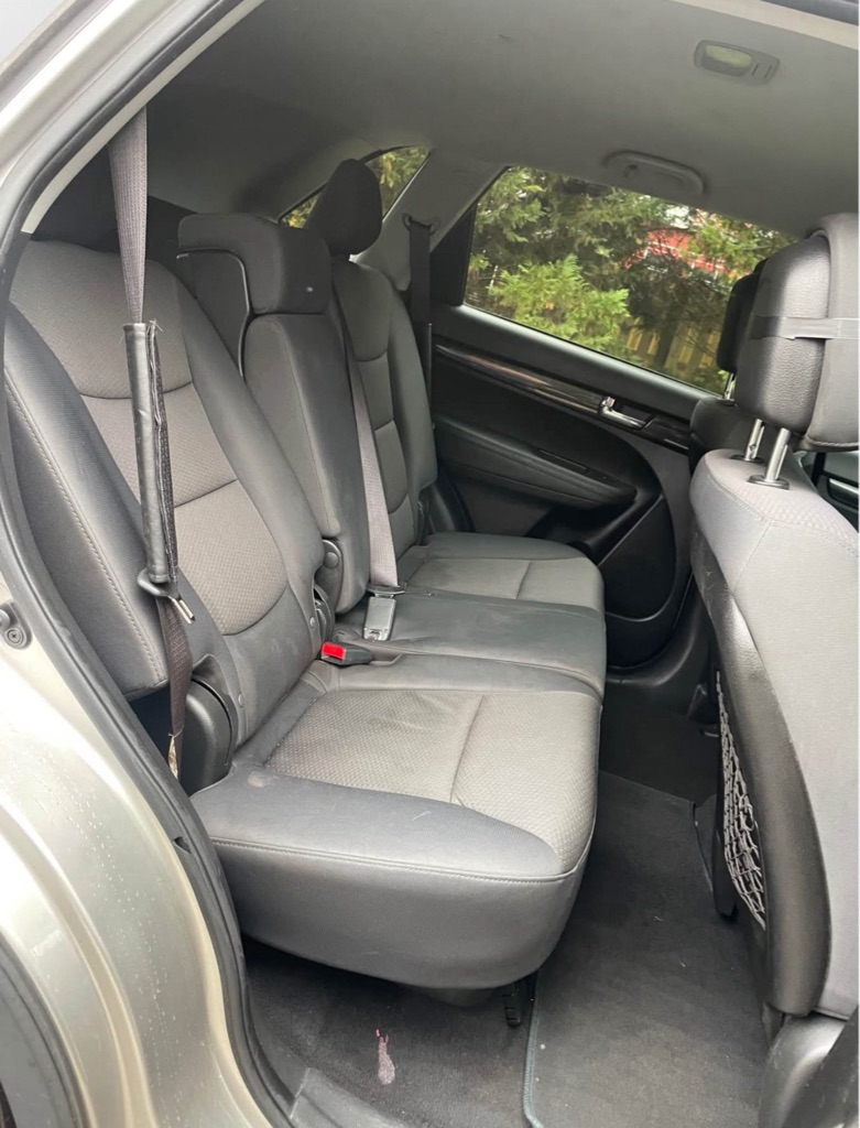 Photo 13 of this KIA SORENTO