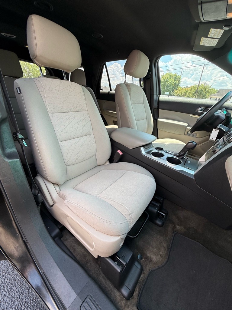 Photo 21 of this FORD EXPLORER