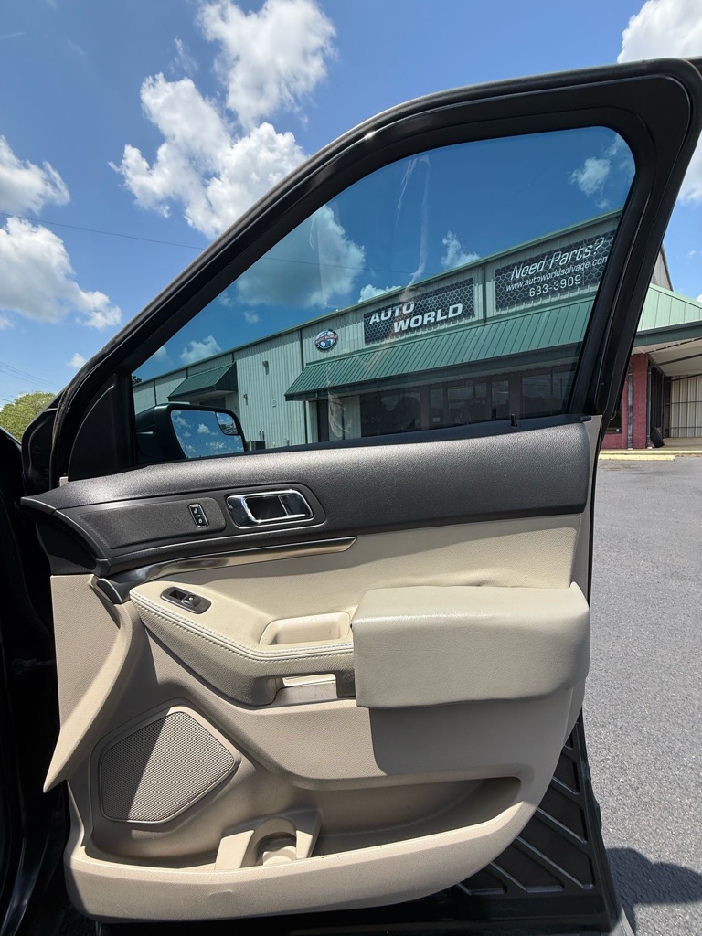 Photo 22 of this FORD EXPLORER