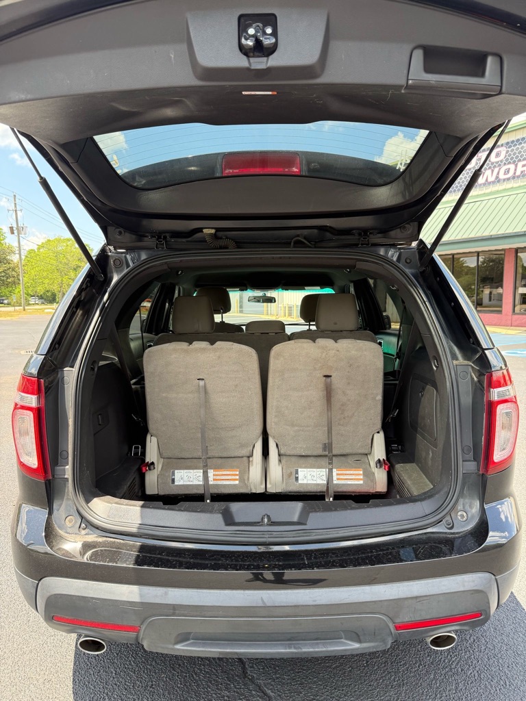 Photo 18 of this FORD EXPLORER