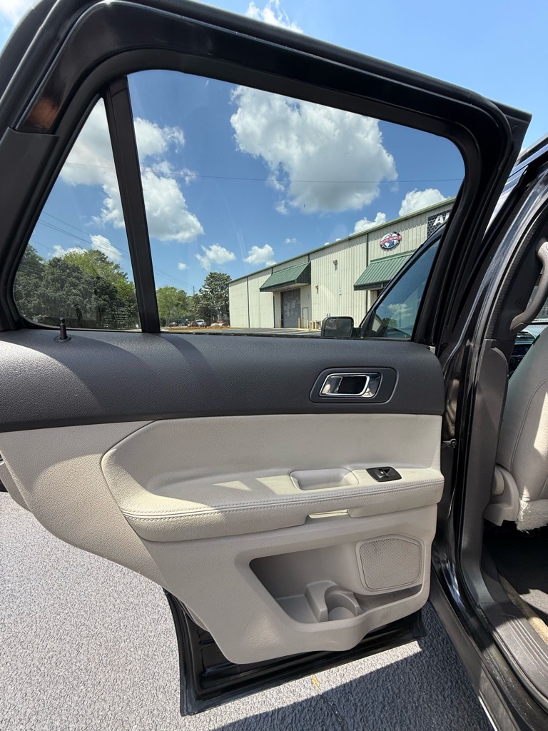 Photo 16 of this FORD EXPLORER