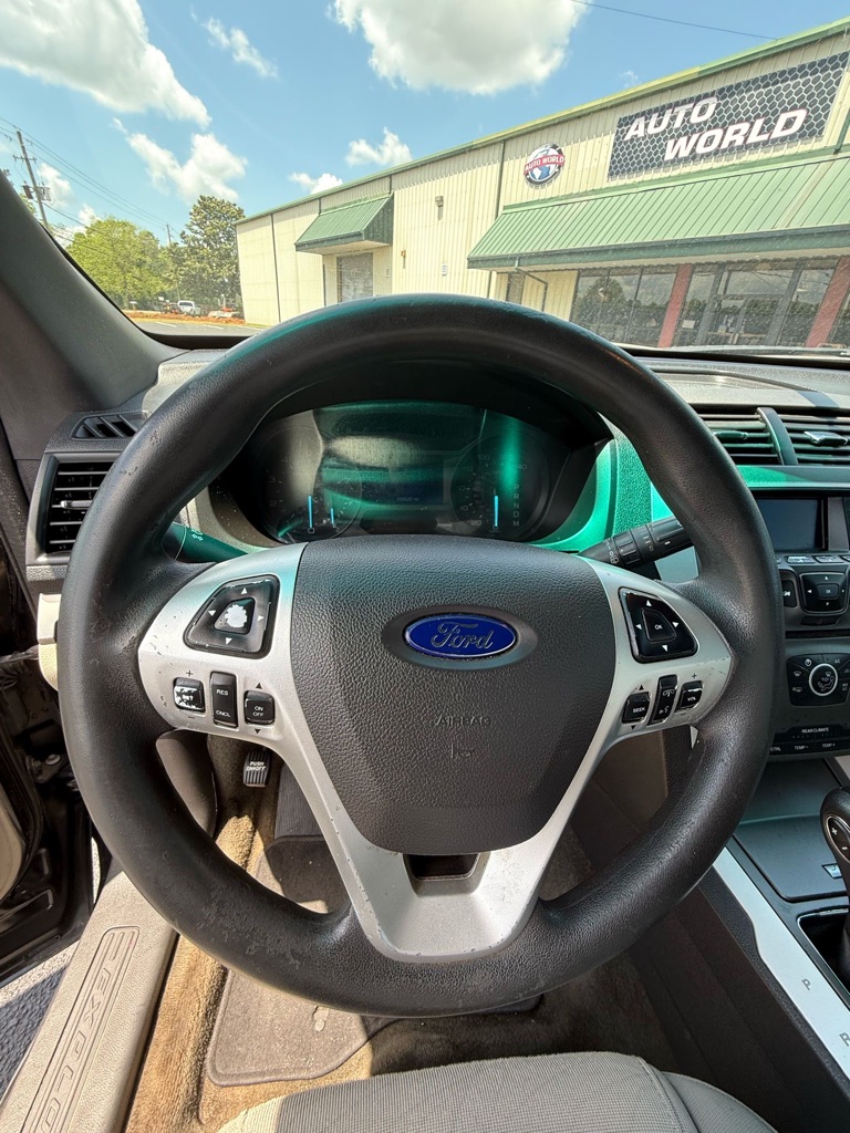 Photo 13 of this FORD EXPLORER