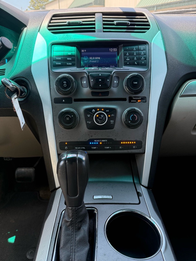 Photo 14 of this FORD EXPLORER