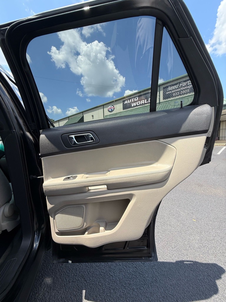 Photo 19 of this FORD EXPLORER