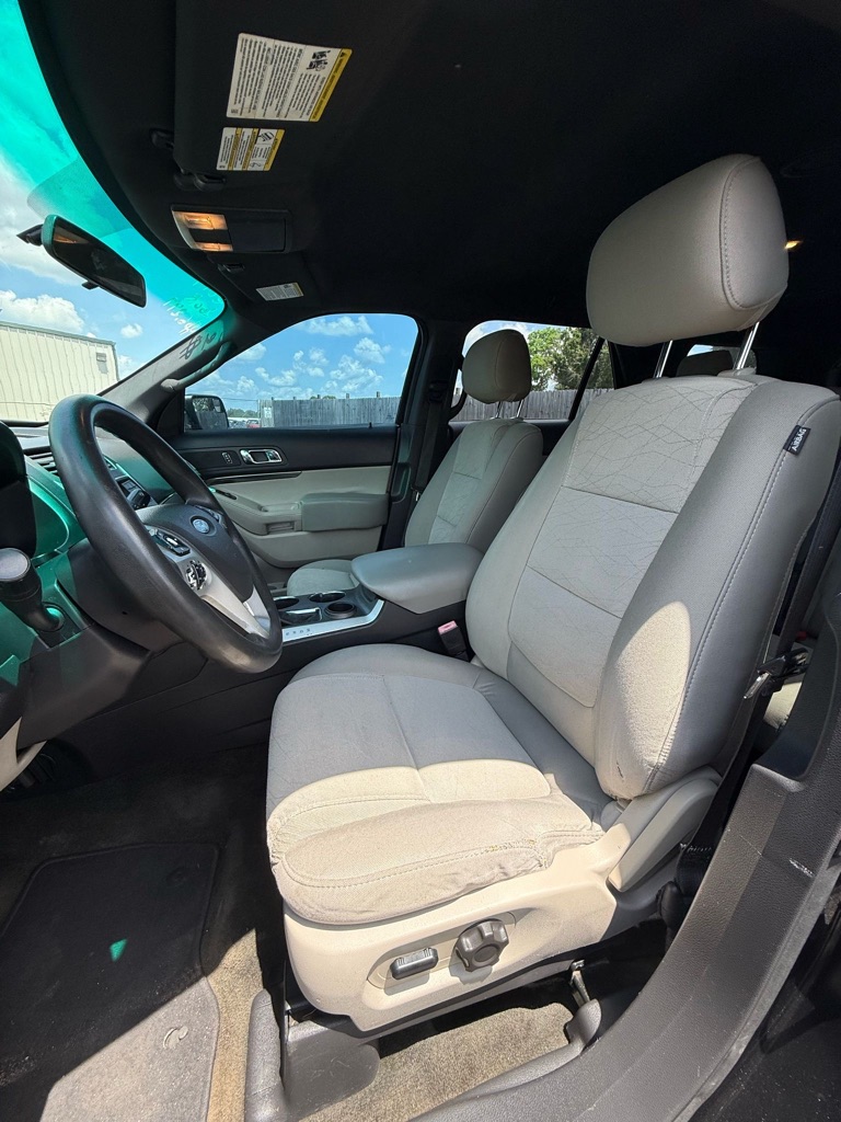 Photo 12 of this FORD EXPLORER