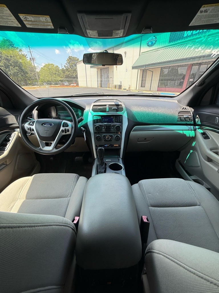 Photo 24 of this FORD EXPLORER