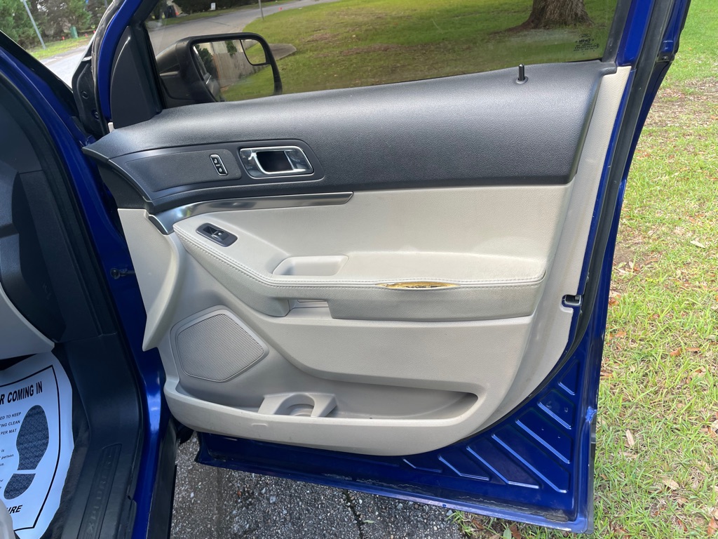 Photo 17 of this FORD EXPLORER