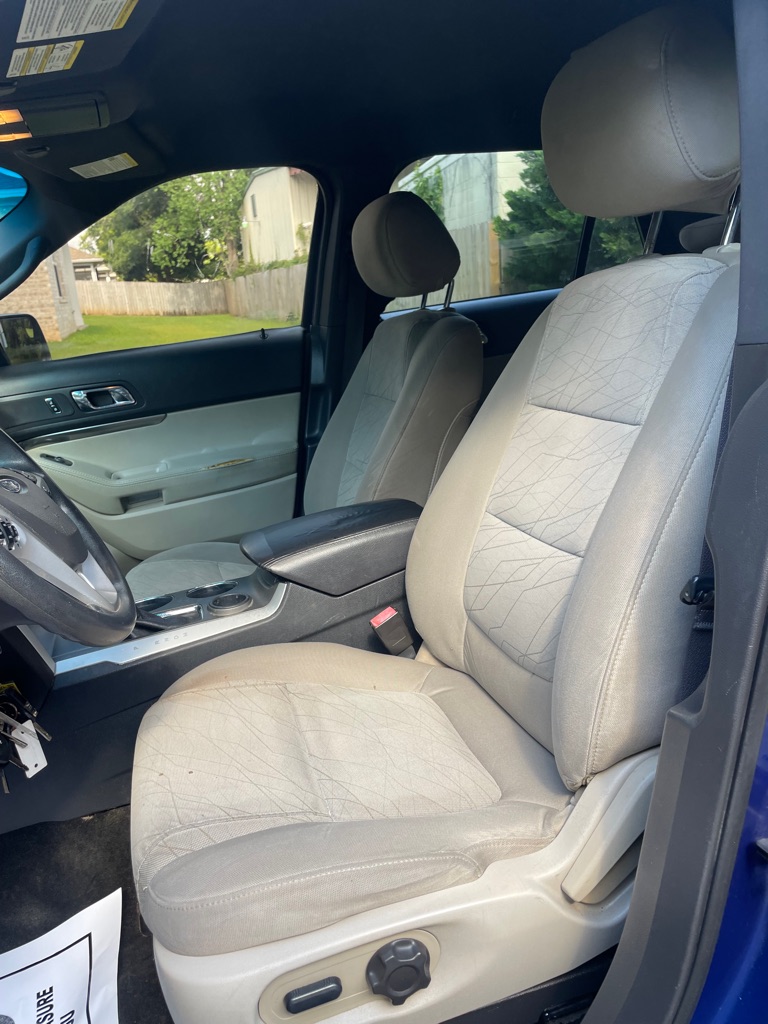 Photo 8 of this FORD EXPLORER
