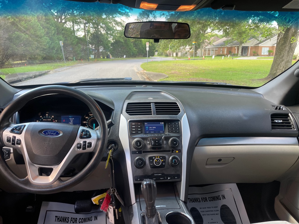 Photo 12 of this FORD EXPLORER