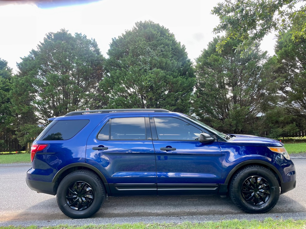 Photo 6 of this FORD EXPLORER