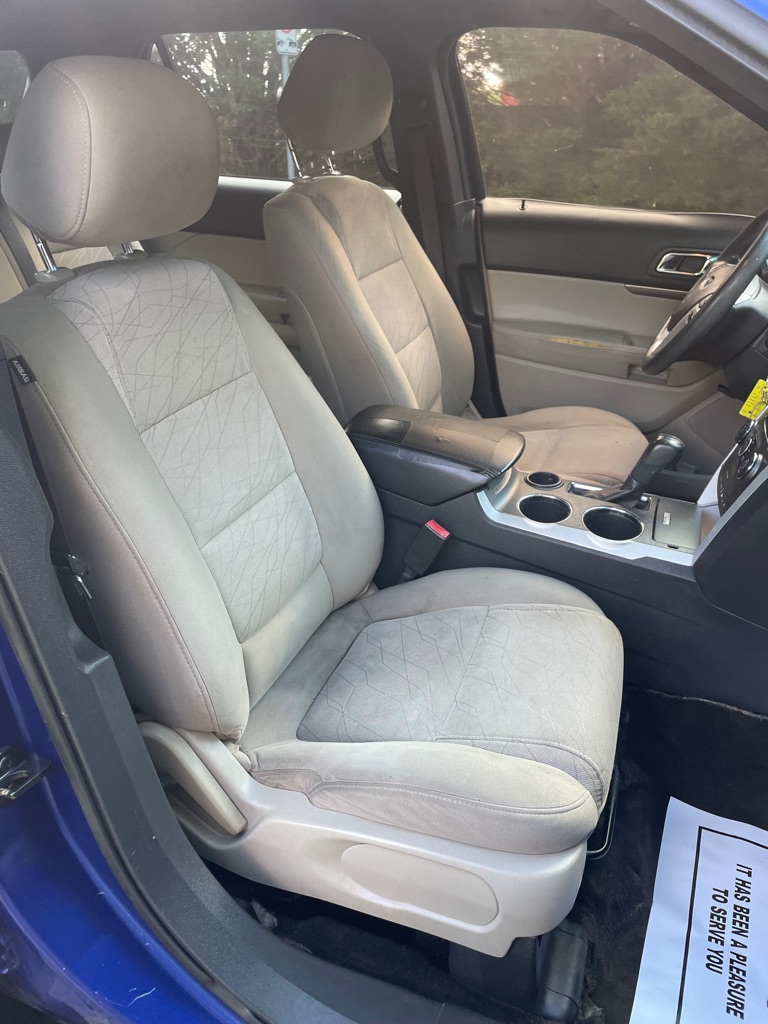 Photo 16 of this FORD EXPLORER