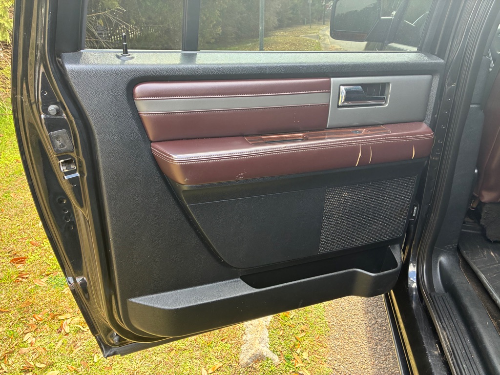 Photo 10 of this FORD EXPEDITION EL