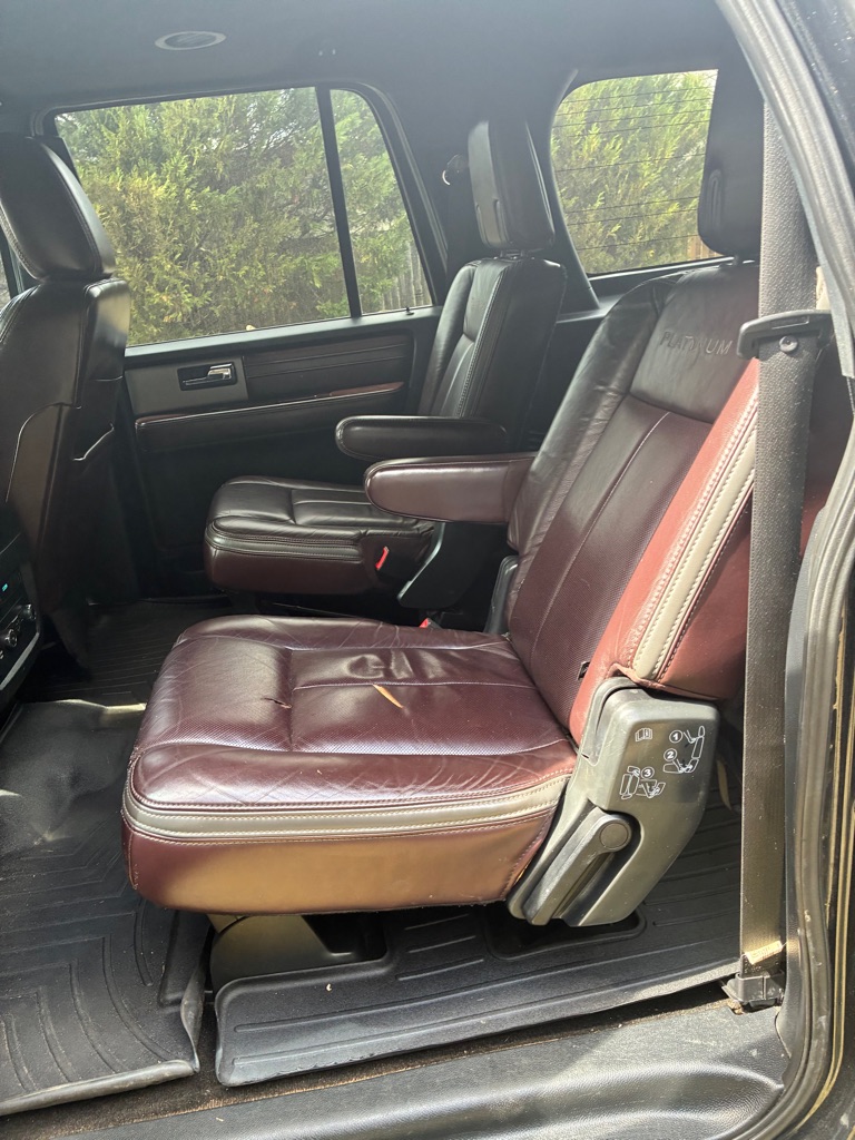 Photo 9 of this FORD EXPEDITION EL