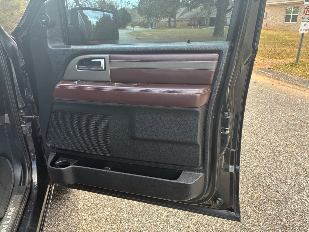 Photo 18 of this FORD EXPEDITION EL