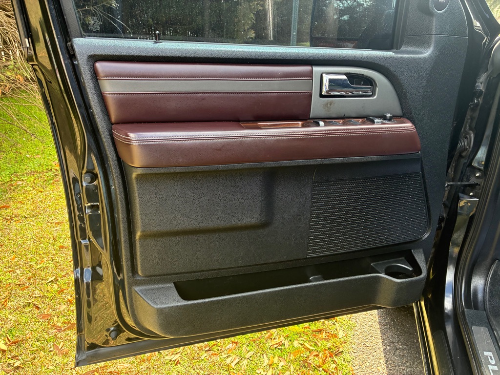 Photo 8 of this FORD EXPEDITION EL